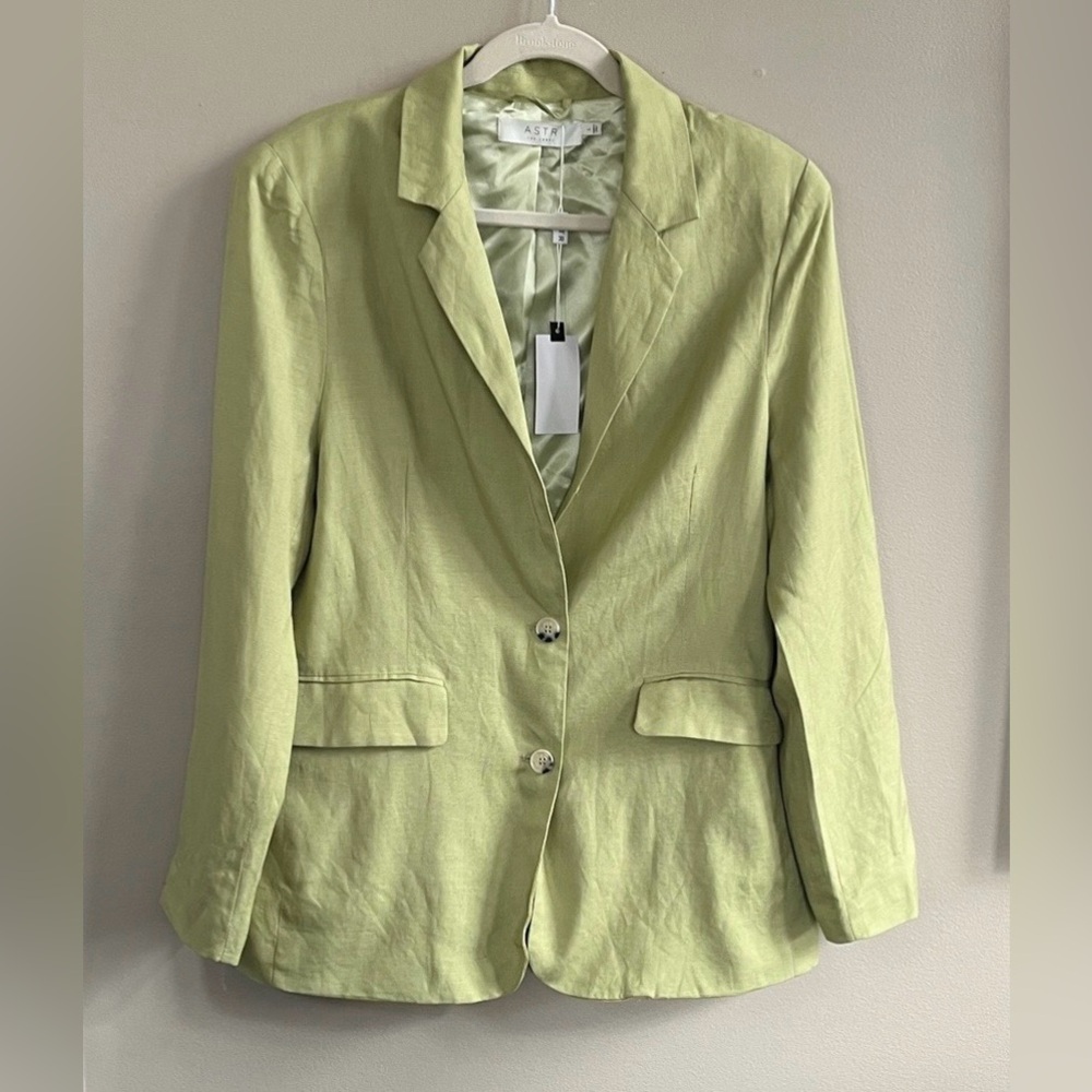 ASTR the Label Ayra Linen Blend Blazer
color celery green size large new